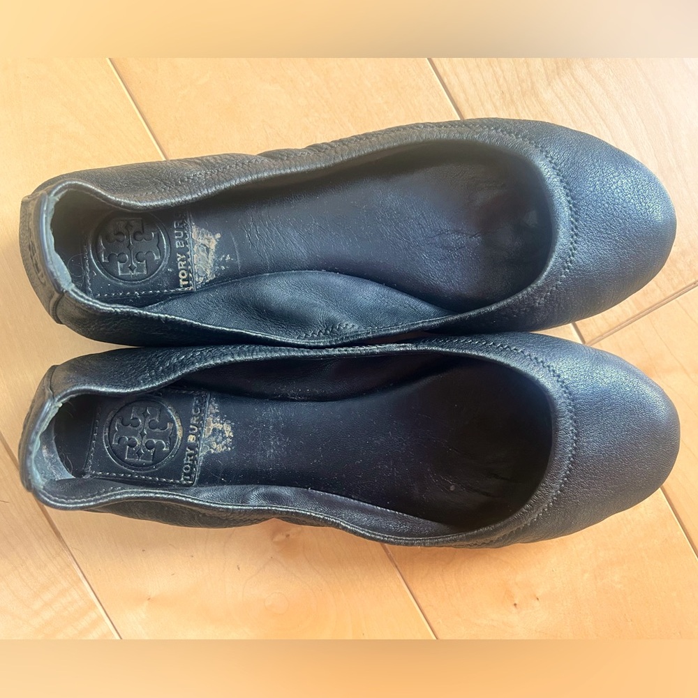 Tory Burch leather ballet flats / black / size 8
